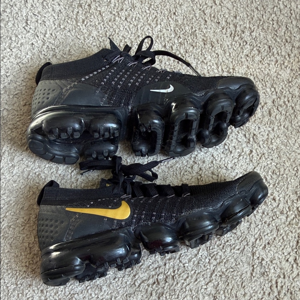 Nike vapor max Black Knit Running Sneakers with Gold Swoosh - Picture 8 of 8